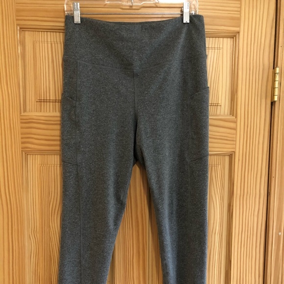 Women’s athletic leggings by So - Picture 2 of 3